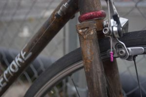Korosi pitting pada sepeda