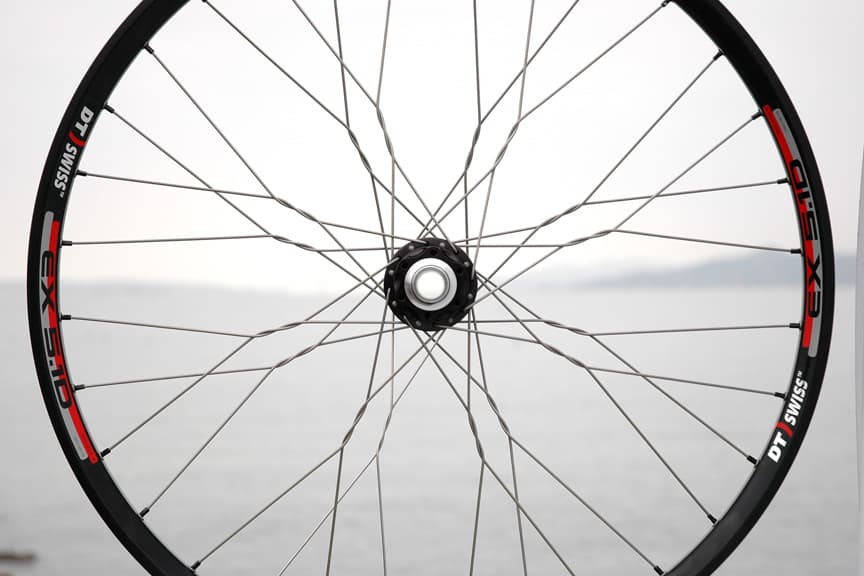 sebuah sepeda mempunyai roda dengan jari-jari 16 cm hitunglah keliling roda tersebut