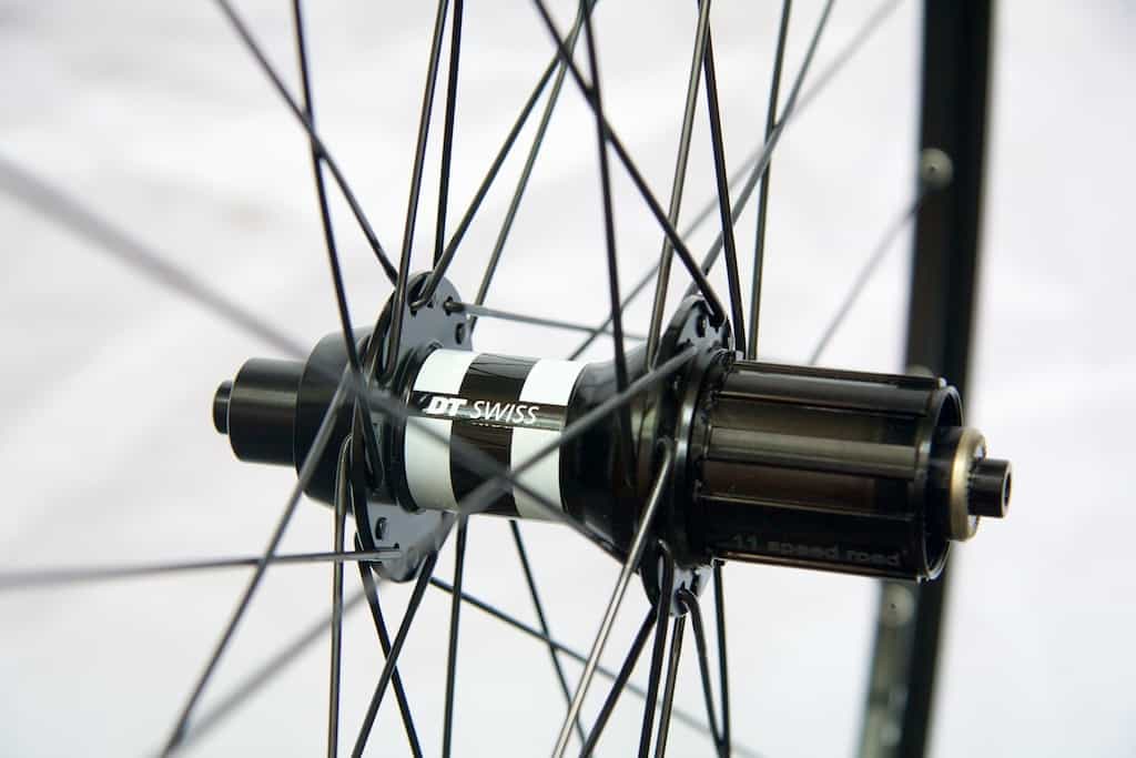 Sebuah sepeda mempunyai roda dengan jari-jari 16 cm hitunglah keliling roda tersebut